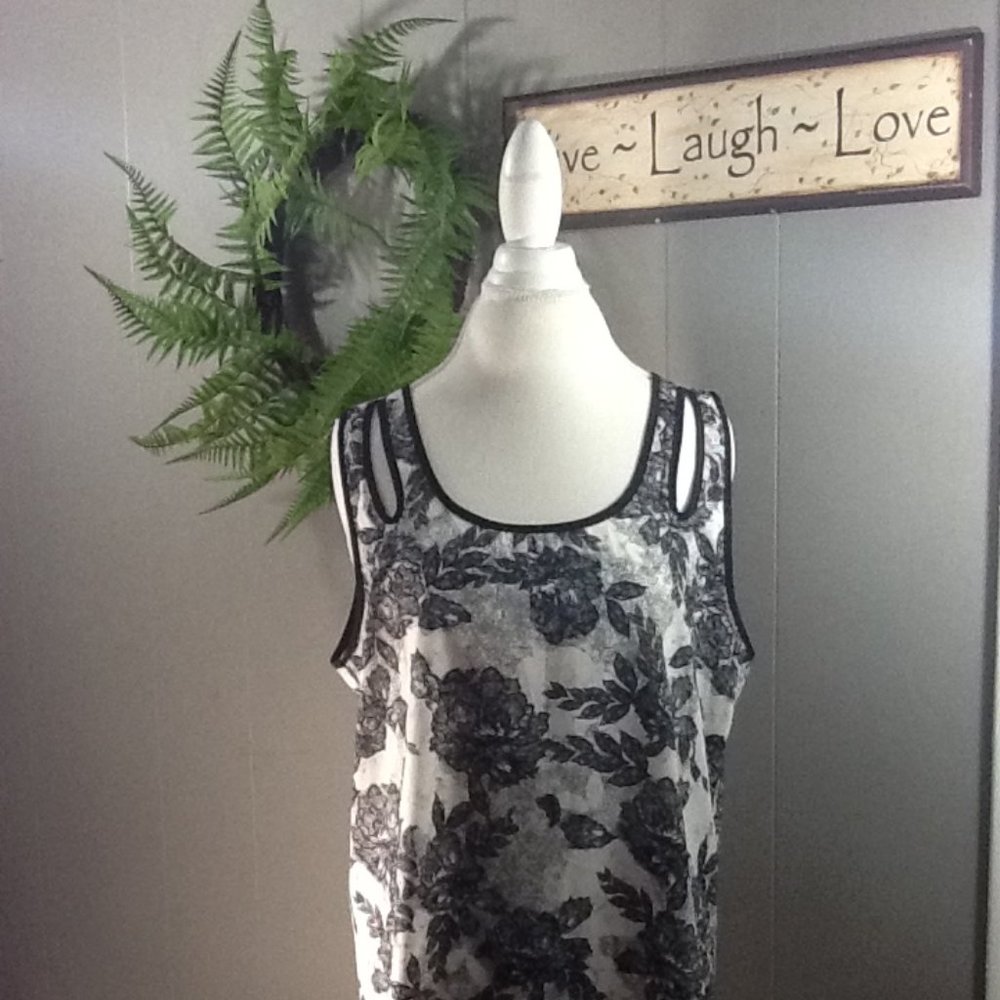 🌼3 for $15🌼 Maurices sleeveless blouse